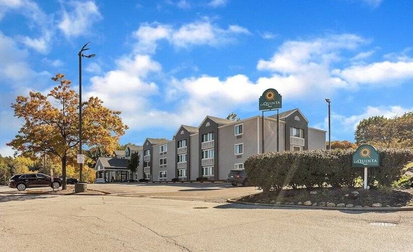 בית מלון כפרי La Quinta Inn By Wyndham Cleveland Independence