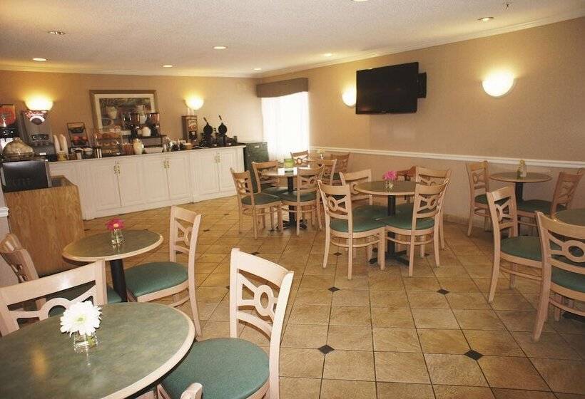 בית מלון כפרי La Quinta Inn By Wyndham Cleveland Independence