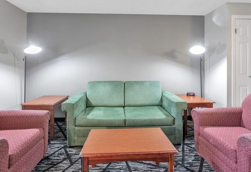 בית מלון כפרי La Quinta Inn By Wyndham Cleveland Independence