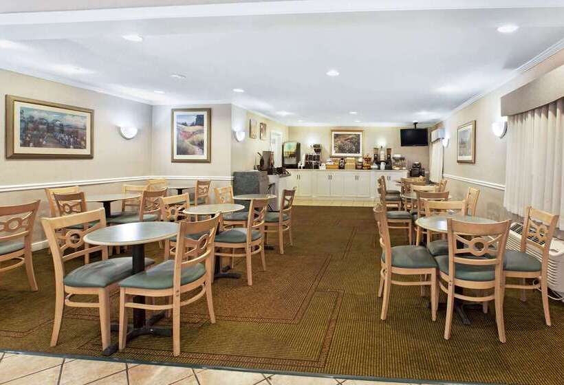 호텔 La Quinta Inn By Wyndham Detroit Canton