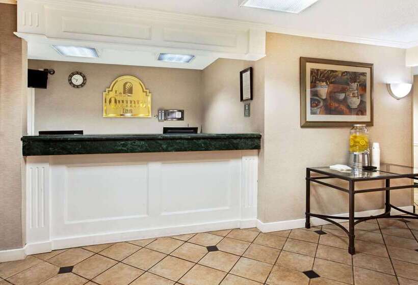 호텔 La Quinta Inn By Wyndham Detroit Canton