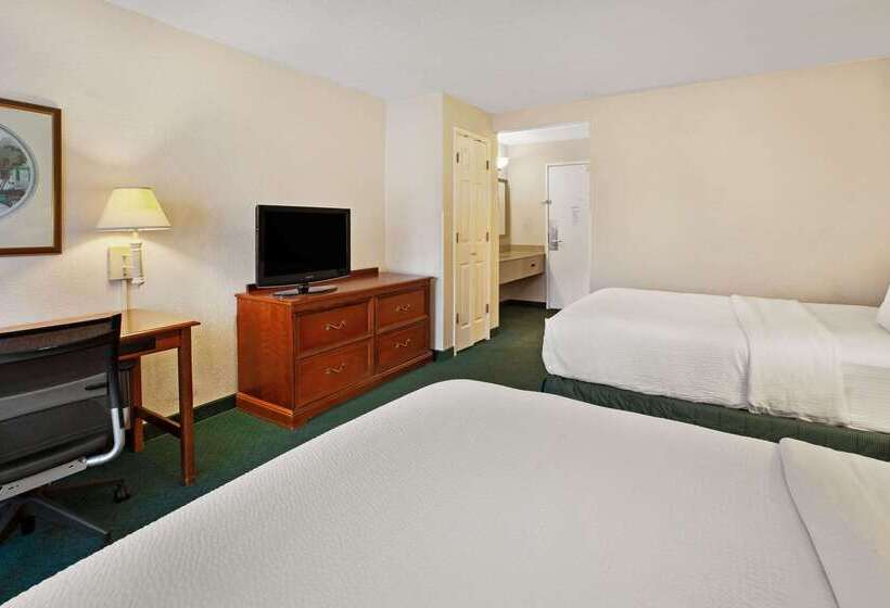 호텔 La Quinta Inn By Wyndham Detroit Canton