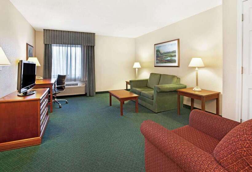 בית מלון כפרי La Quinta Inn By Wyndham Detroit Canton