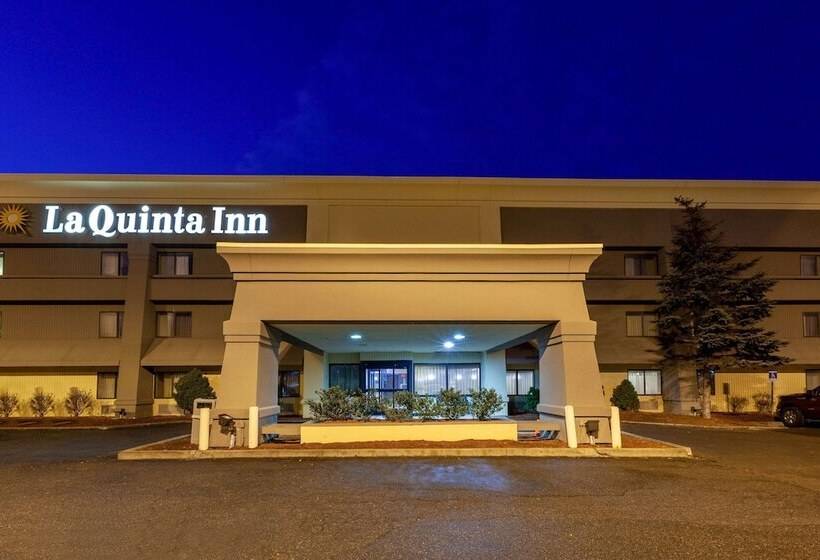 בית מלון כפרי La Quinta Inn By Wyndham Detroit Canton