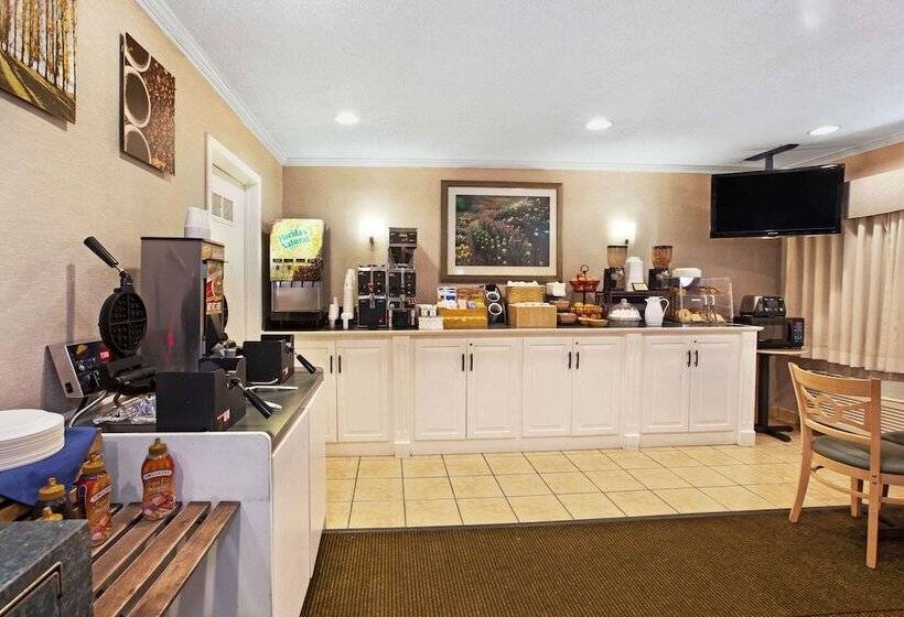 호텔 La Quinta Inn By Wyndham Detroit Canton