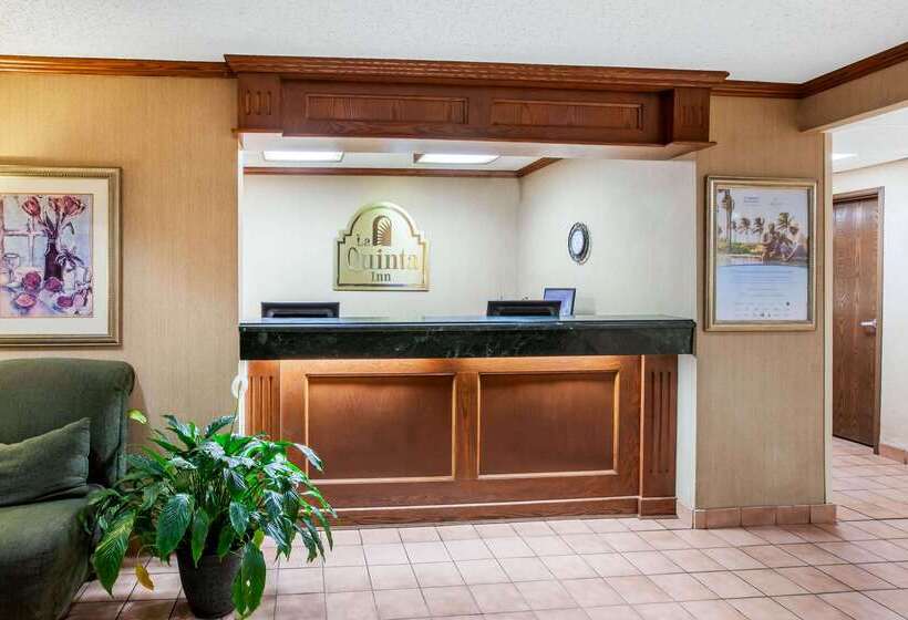 فندق La Quinta Inn By Wyndham Detroit Southgate