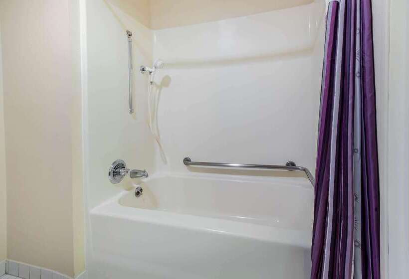 فندق La Quinta Inn By Wyndham Detroit Southgate