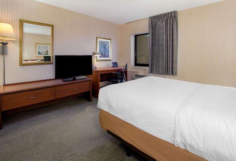 فندق La Quinta Inn By Wyndham Detroit Southgate