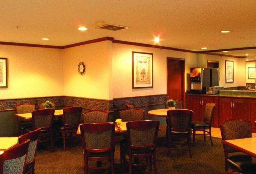 فندق La Quinta Inn By Wyndham Detroit Southgate