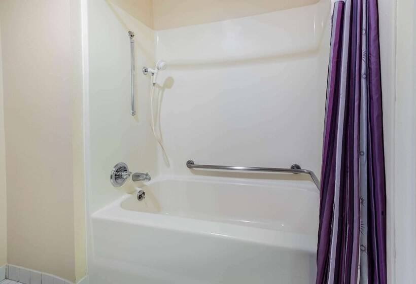 فندق La Quinta Inn By Wyndham Detroit Southgate