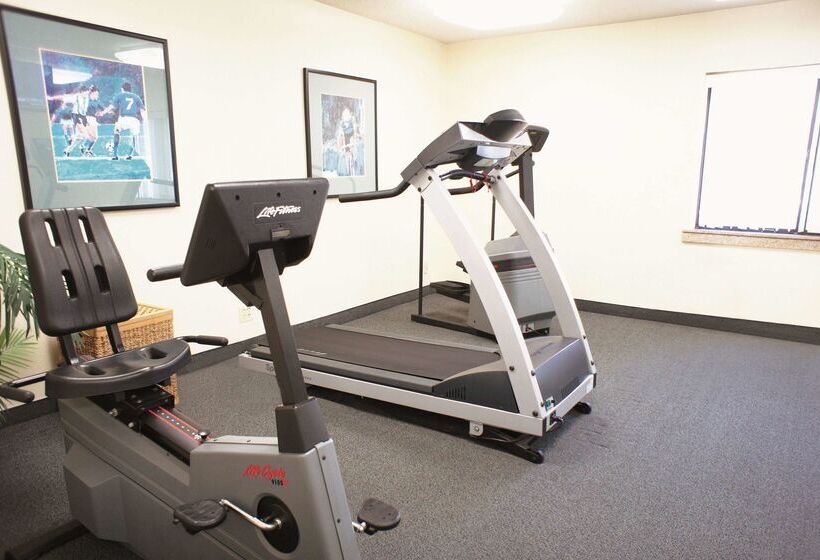 בית מלון כפרי La Quinta Inn By Wyndham Indianapolis Airport Executive Dr