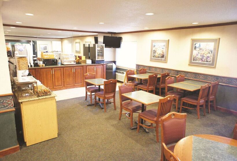 בית מלון כפרי La Quinta Inn By Wyndham Indianapolis Airport Executive Dr