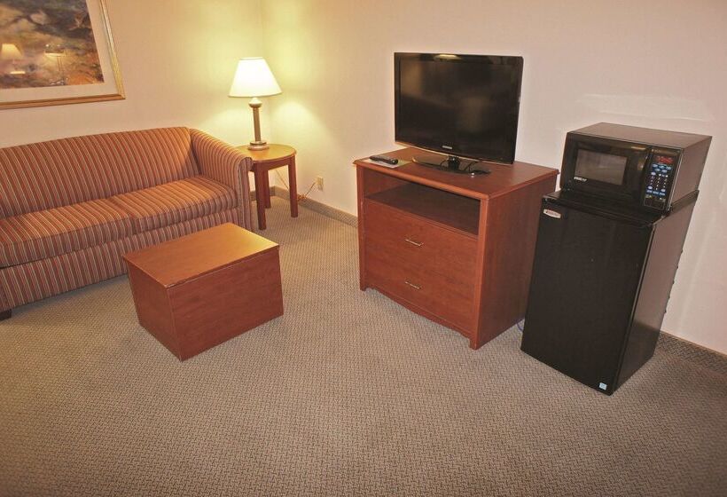 בית מלון כפרי La Quinta Inn By Wyndham Indianapolis Airport Executive Dr