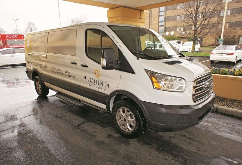 בית מלון כפרי La Quinta Inn By Wyndham Indianapolis Airport Executive Dr