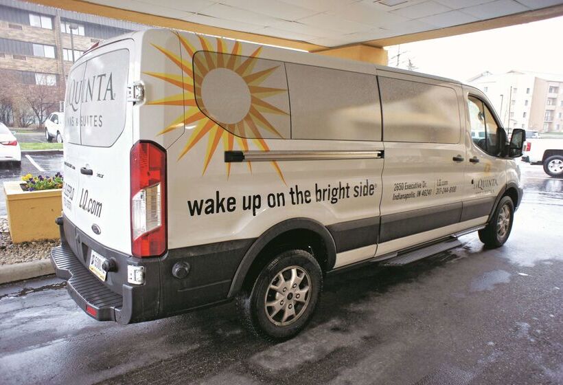 בית מלון כפרי La Quinta Inn By Wyndham Indianapolis Airport Executive Dr