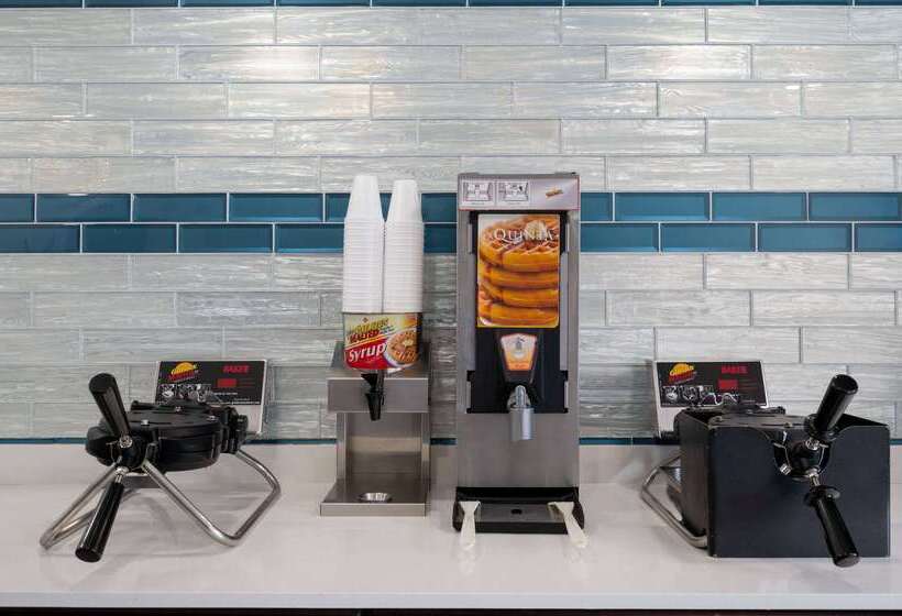 בית מלון כפרי La Quinta Inn By Wyndham Indianapolis Airport Executive Dr