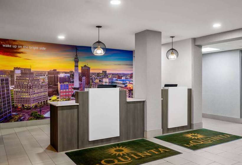 בית מלון כפרי La Quinta Inn By Wyndham Indianapolis Airport Executive Dr