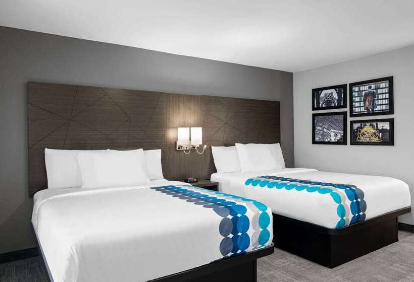 בית מלון כפרי La Quinta Inn By Wyndham Indianapolis Airport Executive Dr