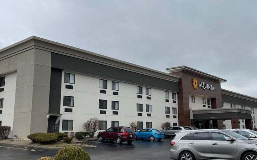 בית מלון כפרי La Quinta Inn By Wyndham Indianapolis Airport Executive Dr