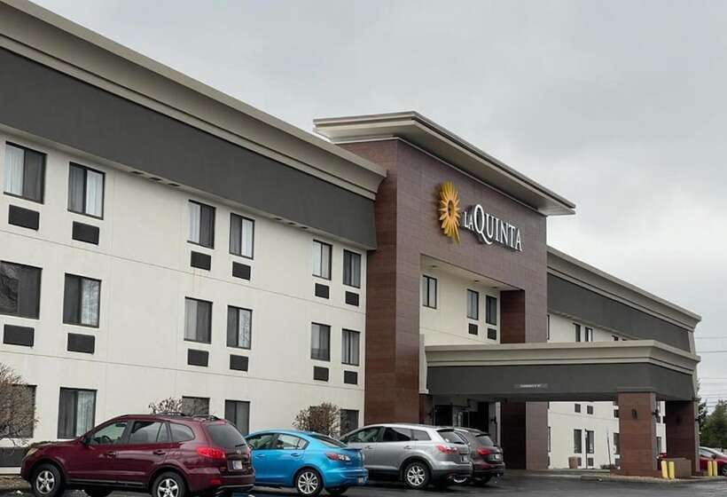 בית מלון כפרי La Quinta Inn By Wyndham Indianapolis Airport Executive Dr