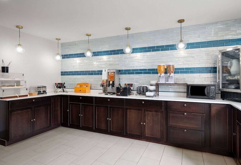 בית מלון כפרי La Quinta Inn By Wyndham Indianapolis Airport Executive Dr