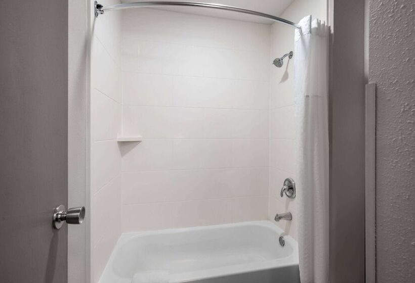 בית מלון כפרי La Quinta Inn By Wyndham Indianapolis Airport Executive Dr