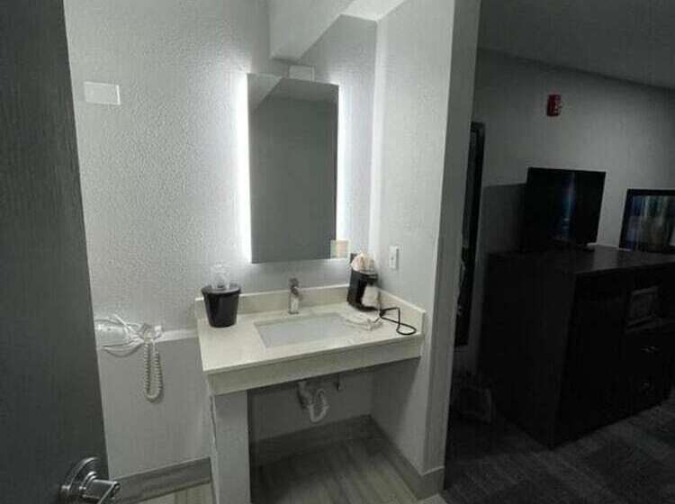 فندق La Quinta Inn By Wyndham Indianapolis Airport Executive Dr