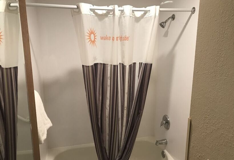 בית מלון כפרי La Quinta Inn By Wyndham Indianapolis Airport Executive Dr