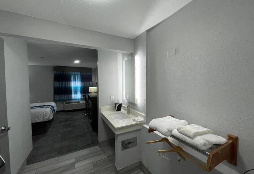 בית מלון כפרי La Quinta Inn By Wyndham Indianapolis Airport Executive Dr