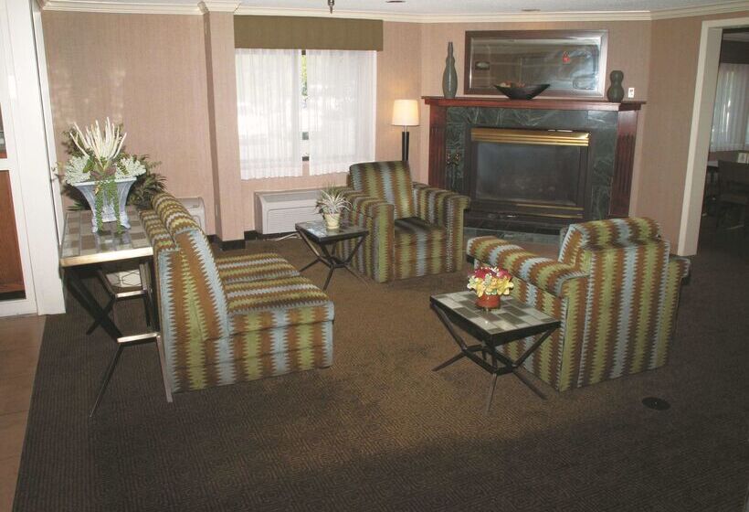 فندق La Quinta Inn By Wyndham Kansas City North