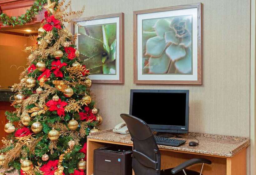 هتل La Quinta Inn By Wyndham Milwaukee Airport / Oak Creek