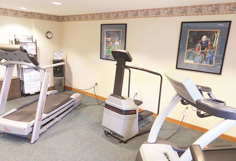 هتل La Quinta Inn By Wyndham Milwaukee Airport / Oak Creek