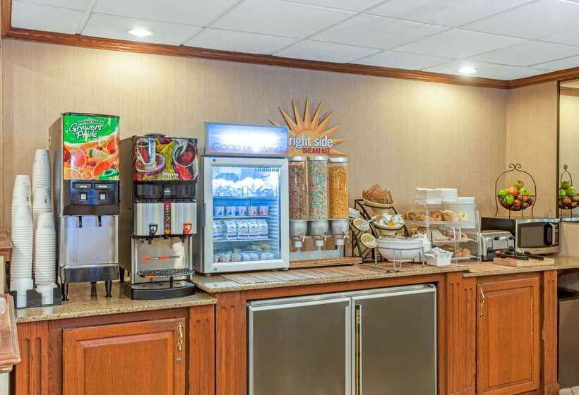 هتل La Quinta Inn By Wyndham Milwaukee Airport / Oak Creek