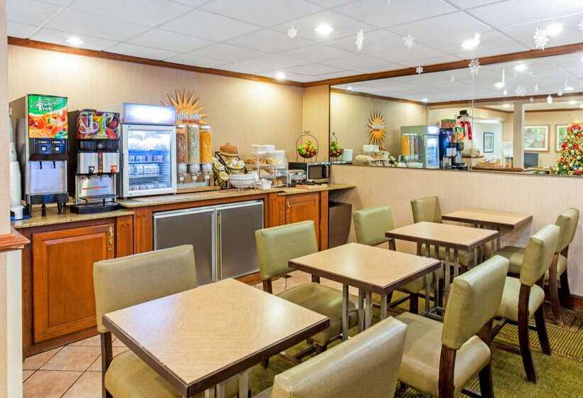 هتل La Quinta Inn By Wyndham Milwaukee Airport / Oak Creek