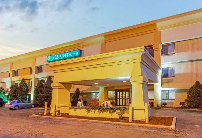 هتل La Quinta Inn By Wyndham Milwaukee Airport / Oak Creek