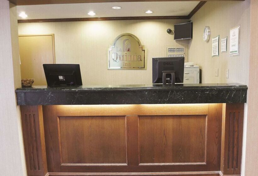 هتل La Quinta Inn By Wyndham Milwaukee Airport / Oak Creek