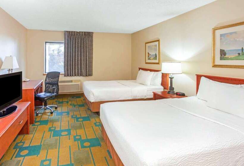 هتل La Quinta Inn By Wyndham Milwaukee Airport / Oak Creek