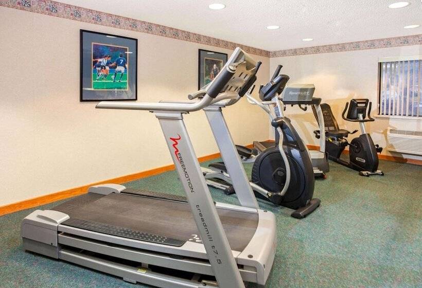 هتل La Quinta Inn By Wyndham Milwaukee Airport / Oak Creek