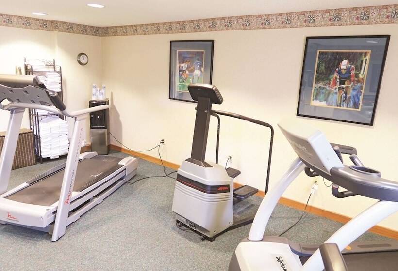 هتل La Quinta Inn By Wyndham Milwaukee Airport / Oak Creek