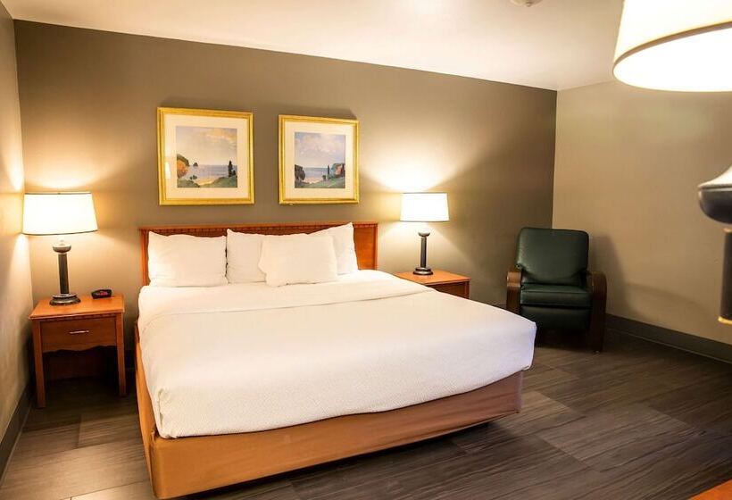 هتل La Quinta Inn By Wyndham Milwaukee Airport / Oak Creek