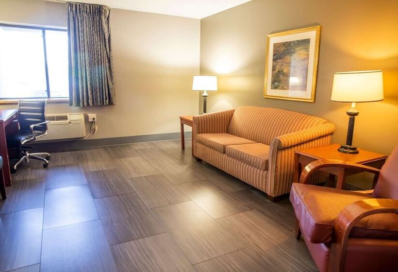هتل La Quinta Inn By Wyndham Milwaukee Airport / Oak Creek