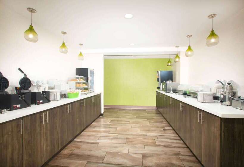 בית מלון כפרי La Quinta Inn By Wyndham St. Louis Hazelwood  Airport North