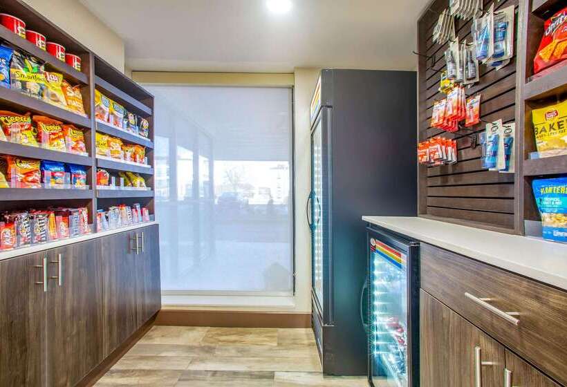 בית מלון כפרי La Quinta Inn By Wyndham St. Louis Hazelwood  Airport North