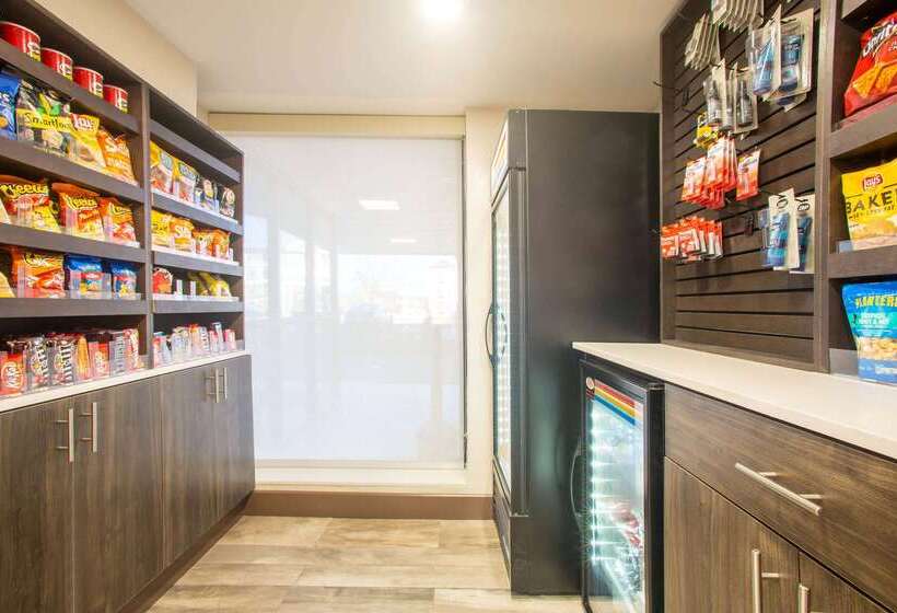 בית מלון כפרי La Quinta Inn By Wyndham St. Louis Hazelwood  Airport North