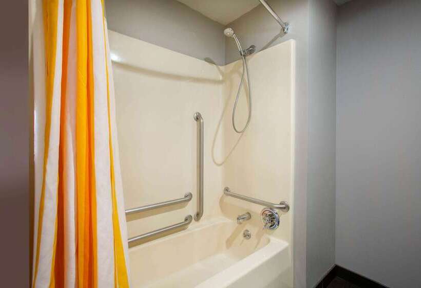 בית מלון כפרי La Quinta Inn By Wyndham St. Louis Hazelwood  Airport North