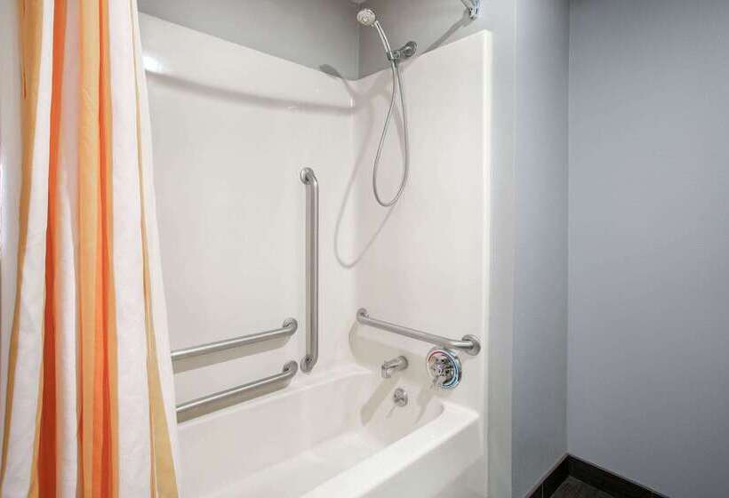 בית מלון כפרי La Quinta Inn By Wyndham St. Louis Hazelwood  Airport North