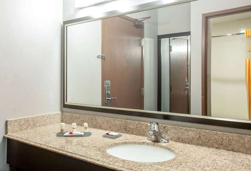 בית מלון כפרי La Quinta Inn By Wyndham St. Louis Hazelwood  Airport North