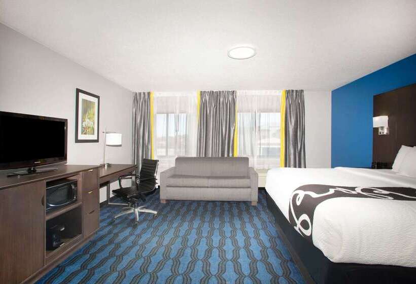 בית מלון כפרי La Quinta Inn By Wyndham St. Louis Hazelwood  Airport North