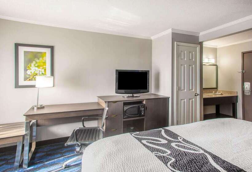 בית מלון כפרי La Quinta Inn By Wyndham St. Louis Hazelwood  Airport North