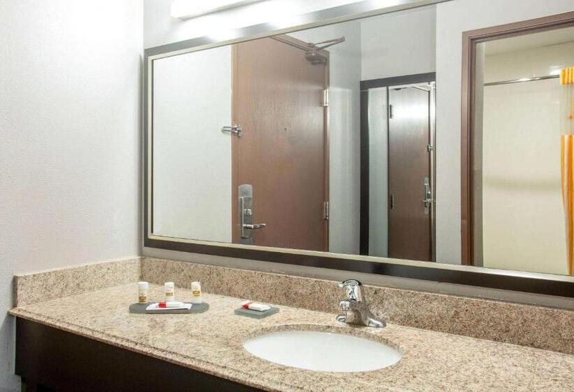 בית מלון כפרי La Quinta Inn By Wyndham St. Louis Hazelwood  Airport North